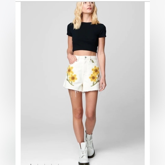Blank NYC Pants - Blank NYC The Reeve In Ray Of Sunshine High Rise Crochet Shorts Size 28